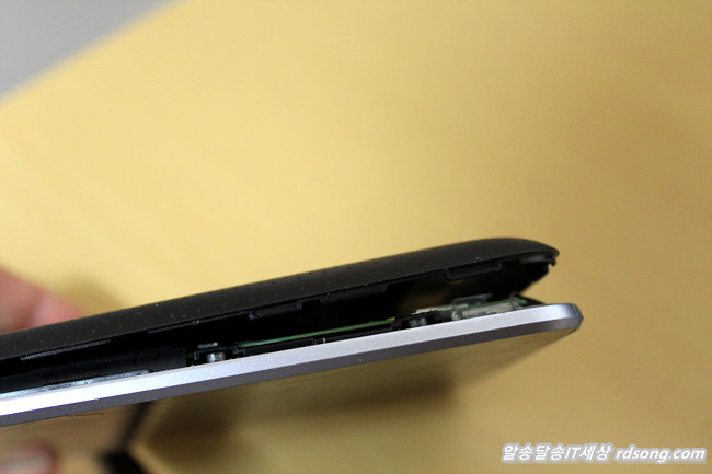 넥서스7 패널액정 깨짐 패널수리비용이 비싼데 교체를 할까 말까?