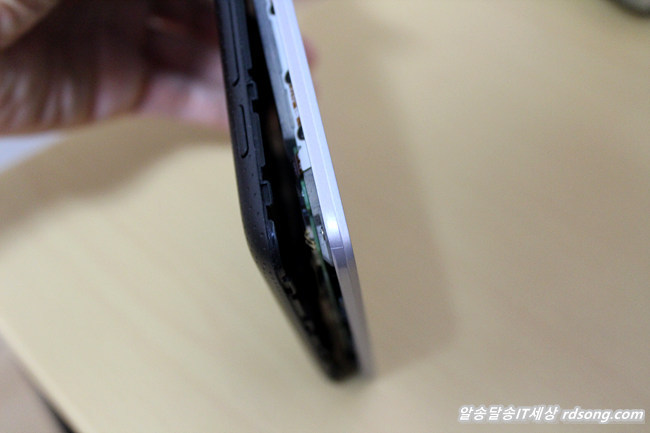 넥서스7 패널액정 깨짐 패널수리비용이 비싼데 교체를 할까 말까?
