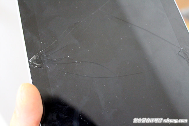 넥서스7 패널액정 깨짐 패널수리비용이 비싼데 교체를 할까 말까?