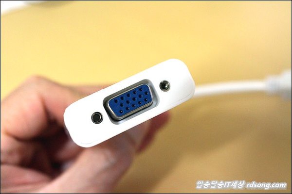 Hdmi To Vga 어댑터 Fw934 구입, Hdmi가 없는 모니터에 Vga케이블을 이용하여 노트북과 연결