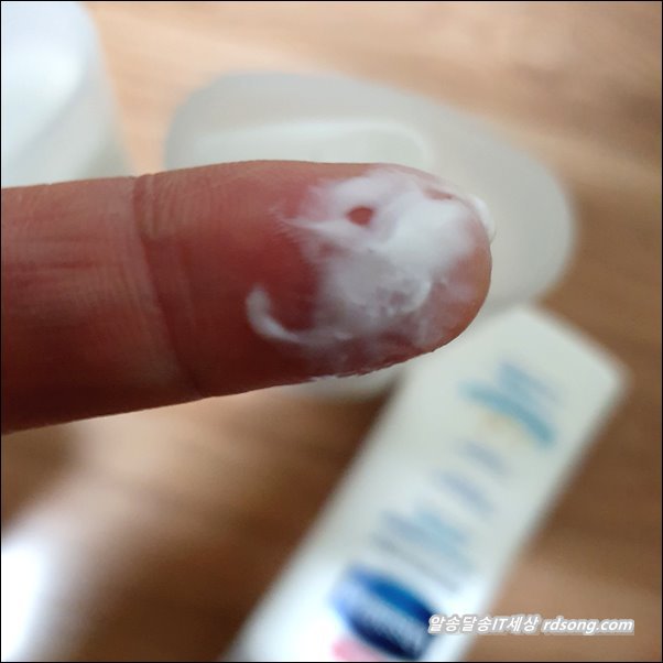 보습력 좋은 무향 바디로션 - 바세린 인텐시브 케어 어드벤스드 리페어 로션3